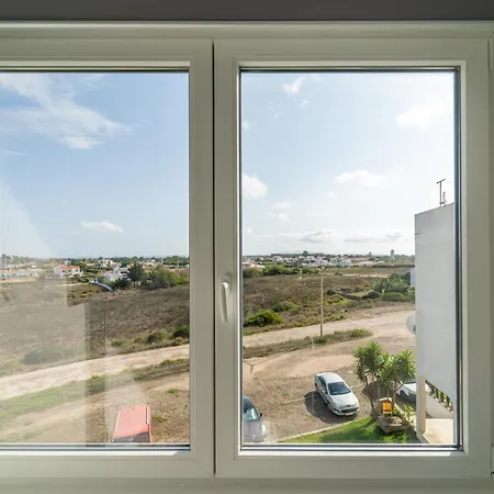 Ocean View Near Arrifana With Parking アパート