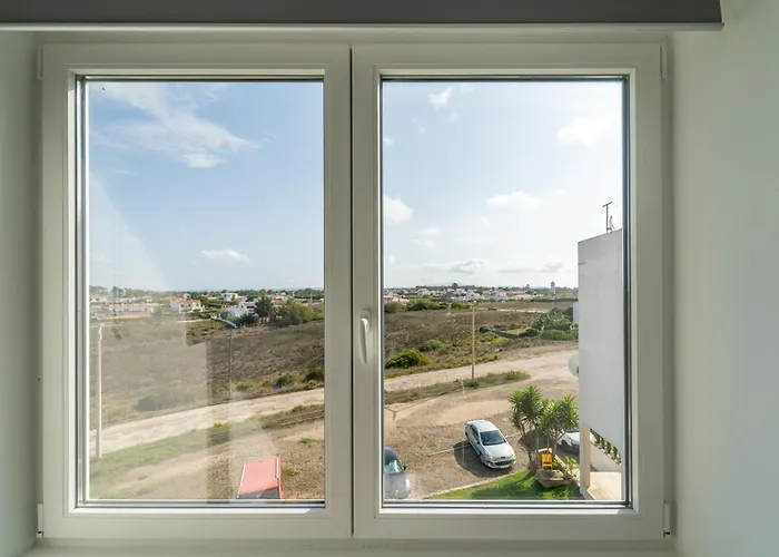 Ocean View Near Arrifana With Parking アパート